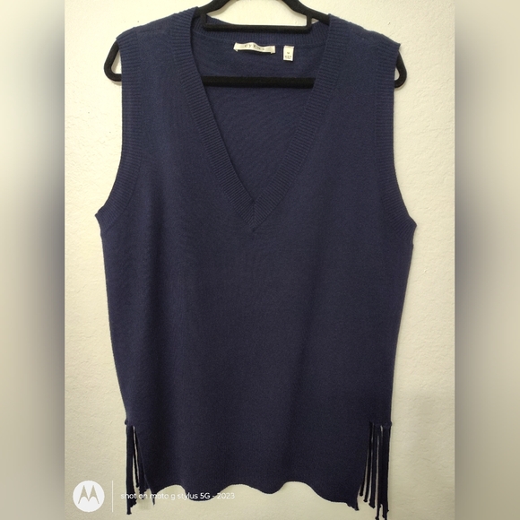 Cyrus Navy Blue Sweater Vest Size Medium Extremely Soft! - Picture 1 of 13